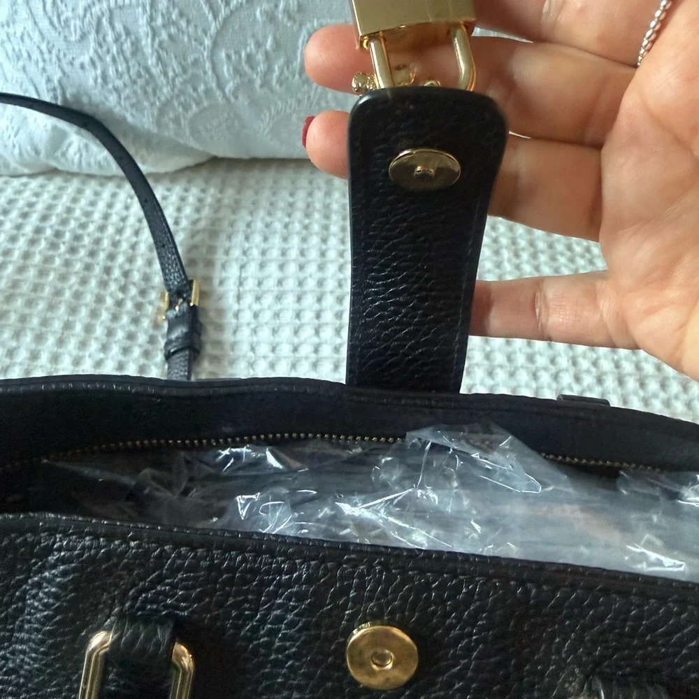 Authentic Dolce & Gabbana Black Shoulder Bag with Gold Lock - Picture 2 of 14